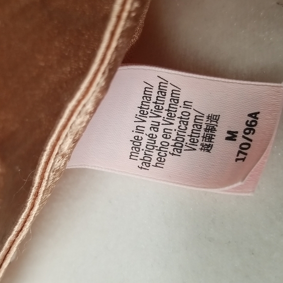 2 Victoria's Secret Satin Camisole Tops Bundle of 2 Sz: Medium - Picture 7 of 15